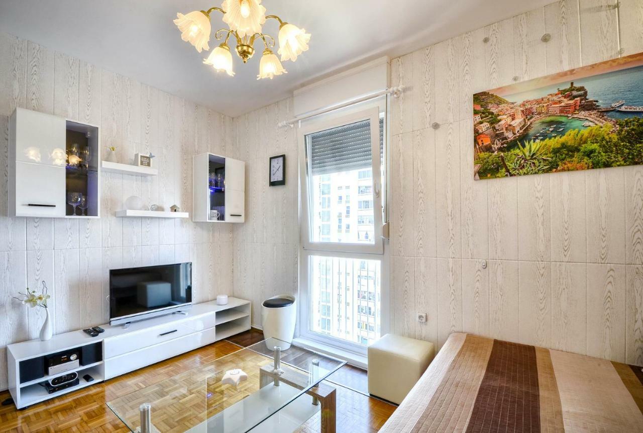 Gold Apartment Pula Luaran gambar