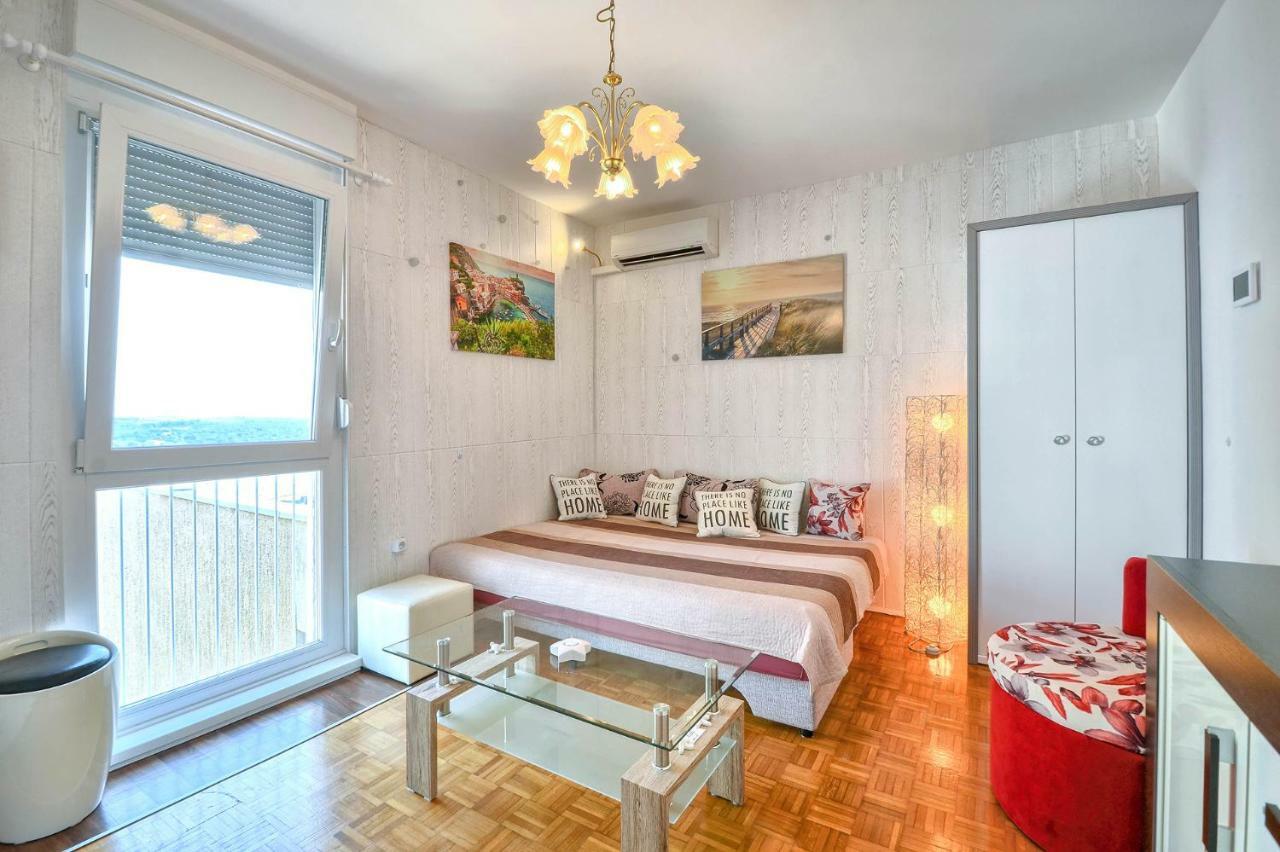 Gold Apartment Pula Luaran gambar